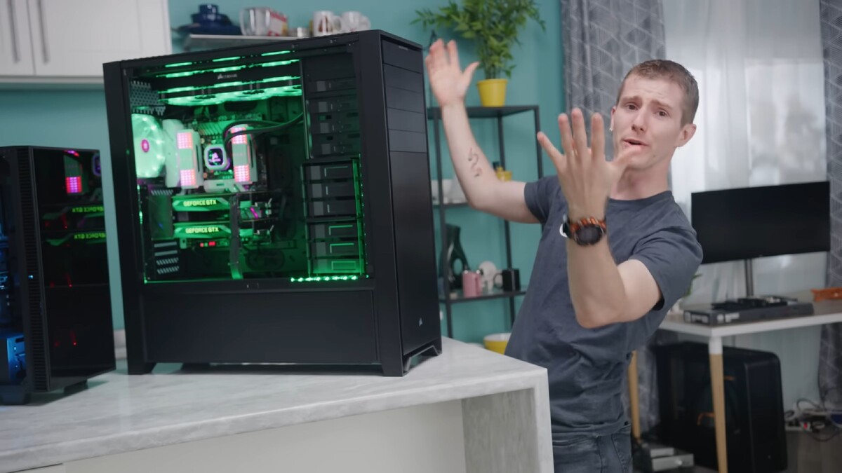 Для большого корпуса нужно много места, в большинстве случаев хватит среднеразмерной модели. Изображение: YouTube-канал Linus Tech Tips