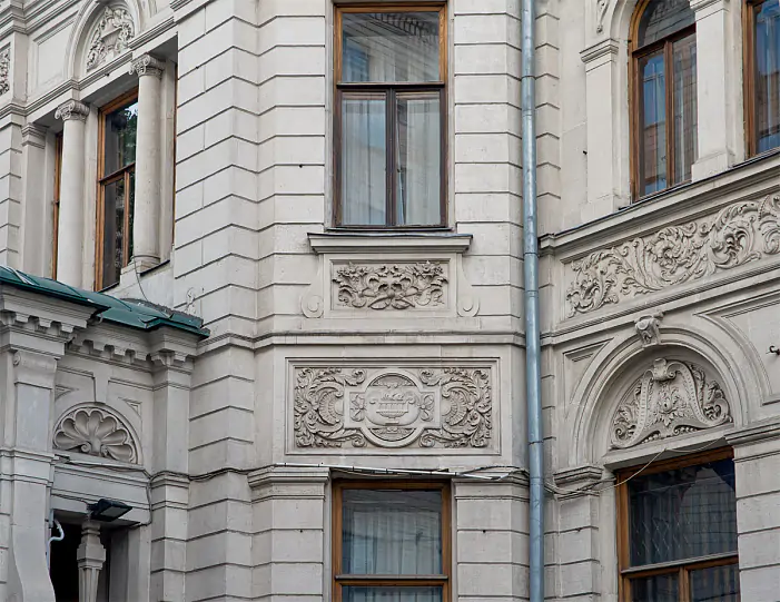 Барельефы фасада городской усадьбы С.П. Берга, источник: ГлавУпДК