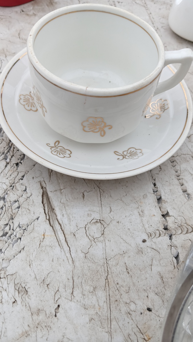 Барахолка: есть ли чем разжиться посудолюбу? Фото автора 