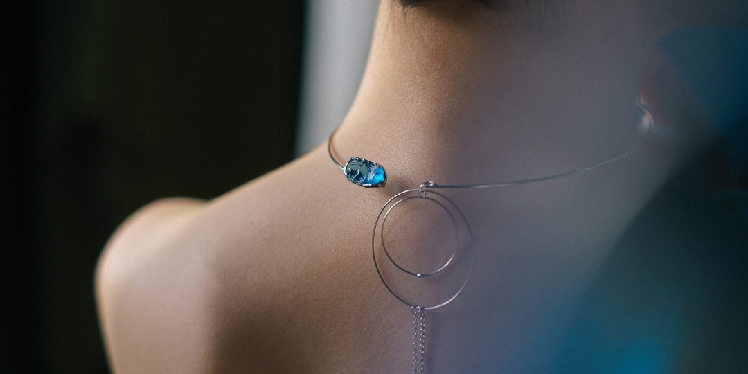 Неординарная красота: стекло, олово и эстетика разрушения в авторских украшениях