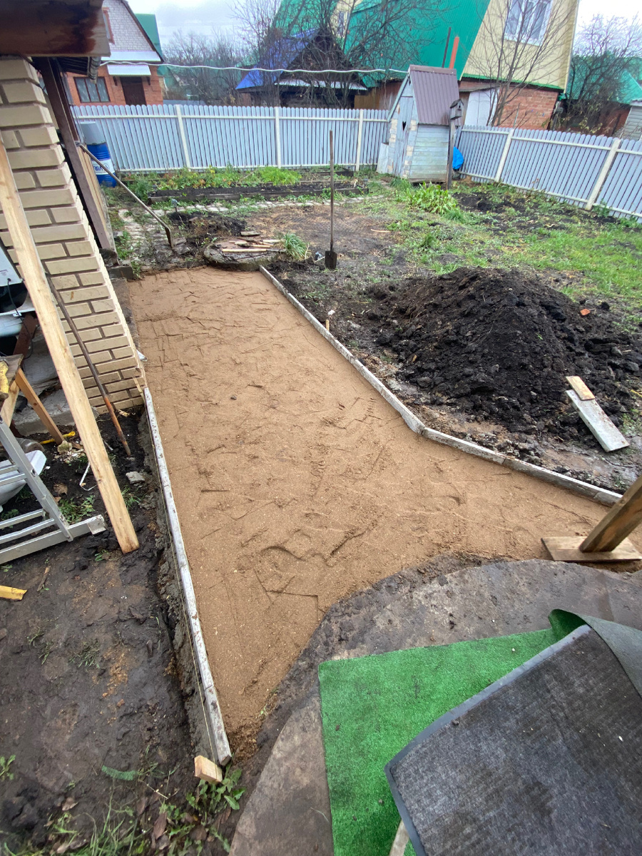 Установлены бордюры 