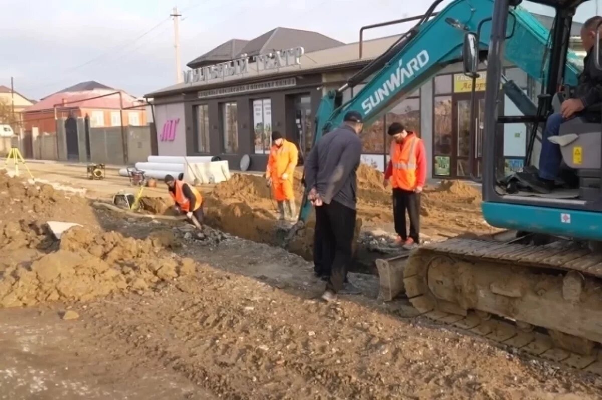    В Махачкале прокладывают трубы водоотведения в микрорайоне Пальмира