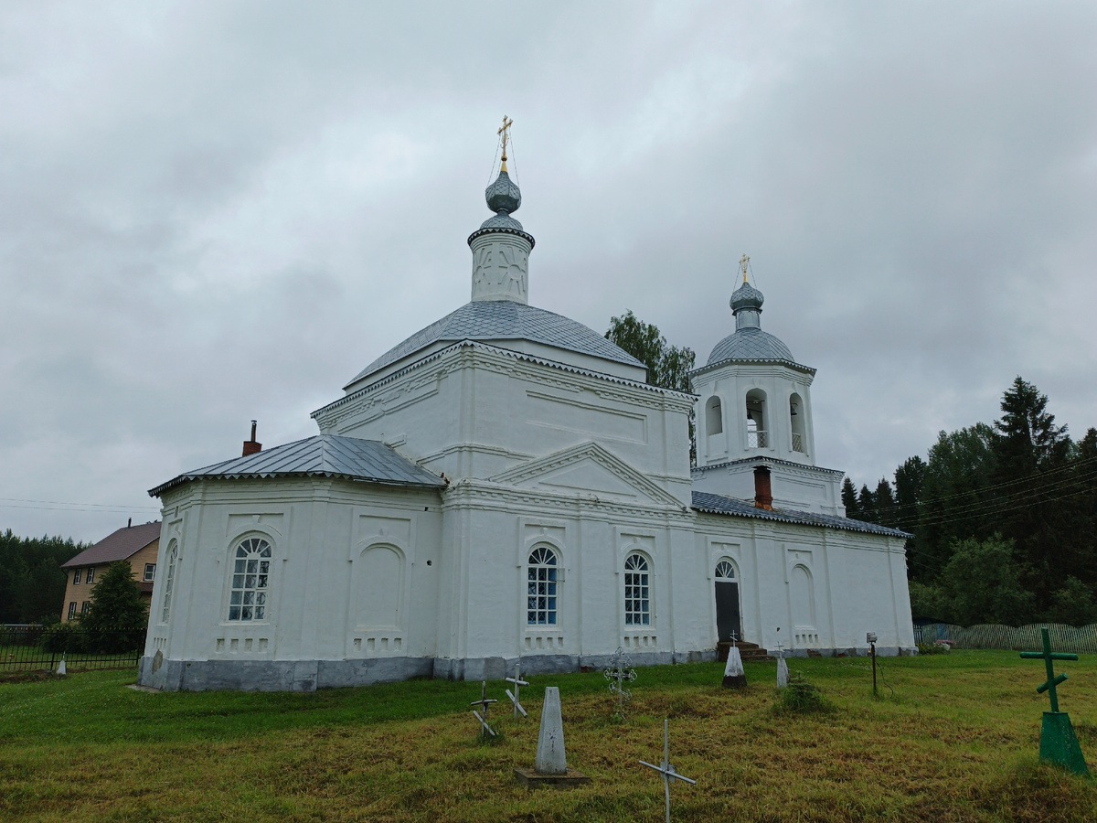 Церковь Успения Пресвятой Богородицы возведена в 1815 г. в стиле провинциального классицизма. На данном месте деревянные Успенские церкви известны с 1600 г.