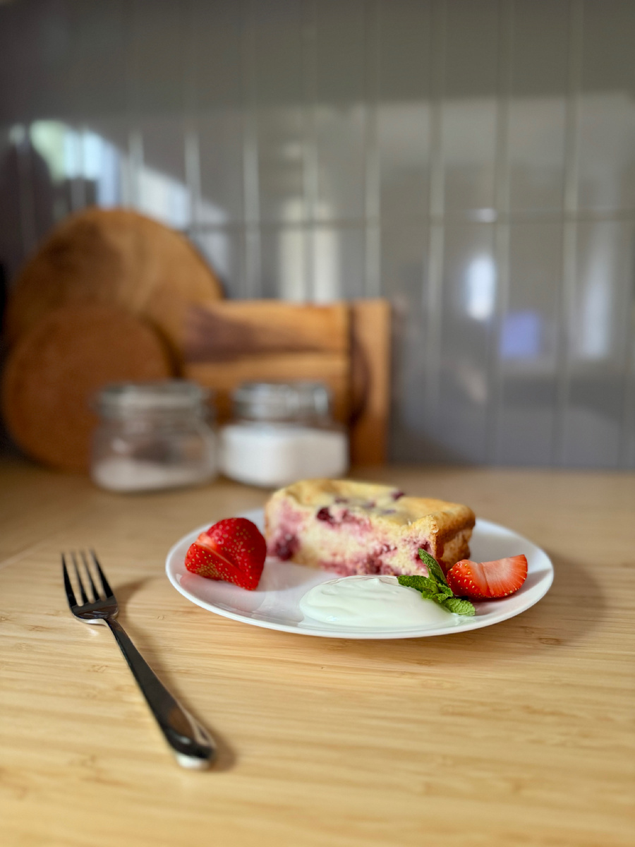 Завтрак. Запеканка творожная с вишней 