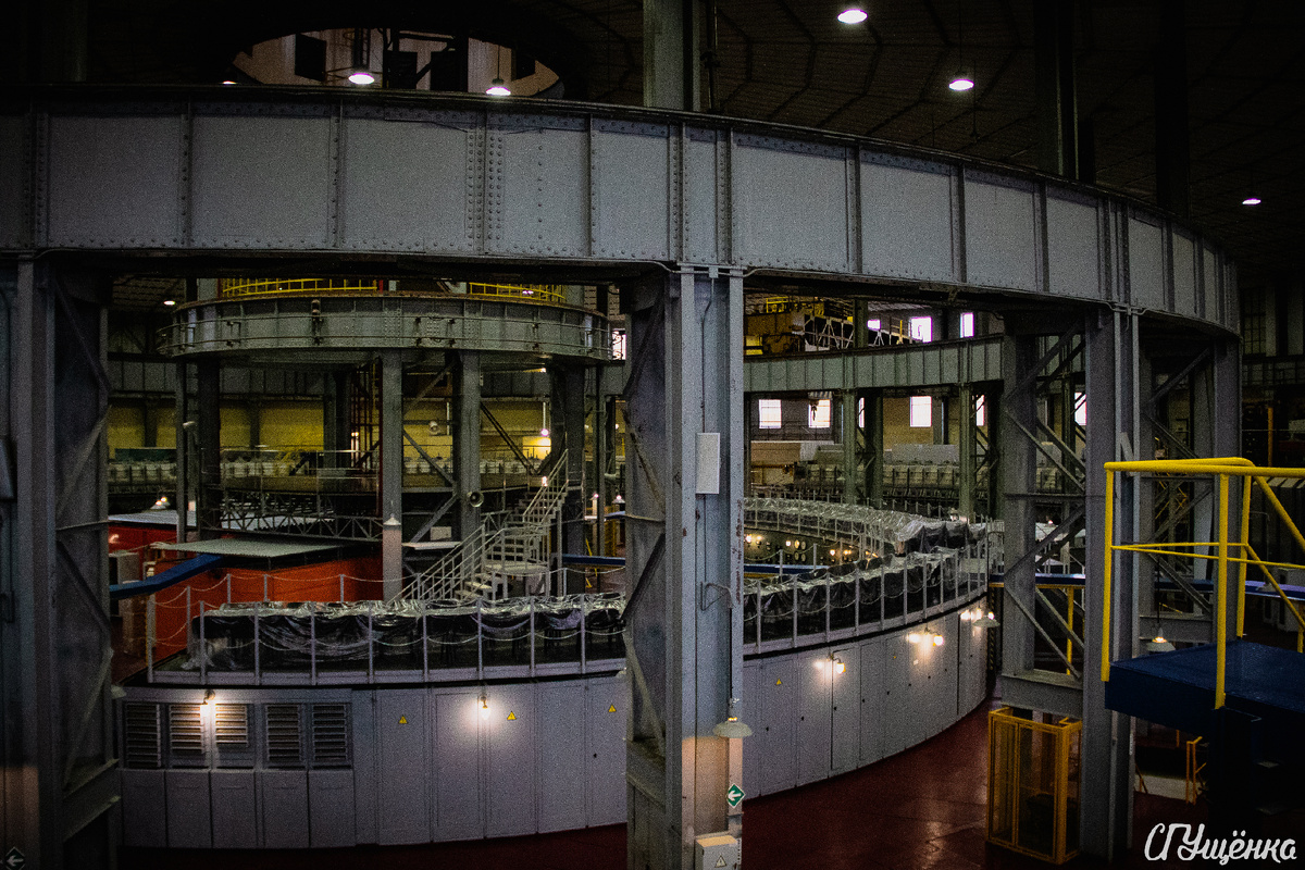 Синхрофазотрон ОИЯИ. В настоящее время не активен