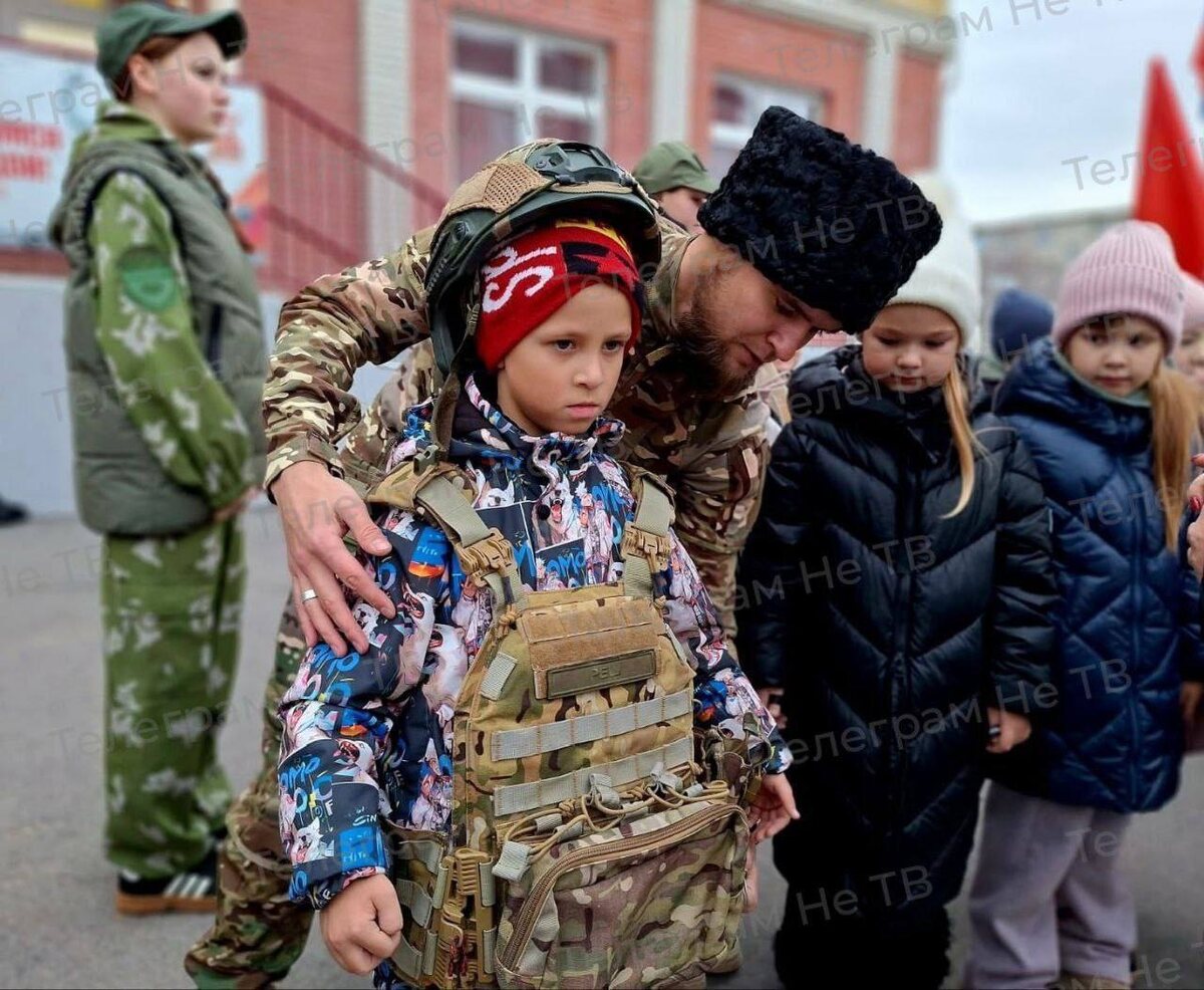 Патриотической радости на лице не видно.