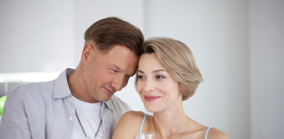 Кадр из сериала "Акушер-2" (2025)