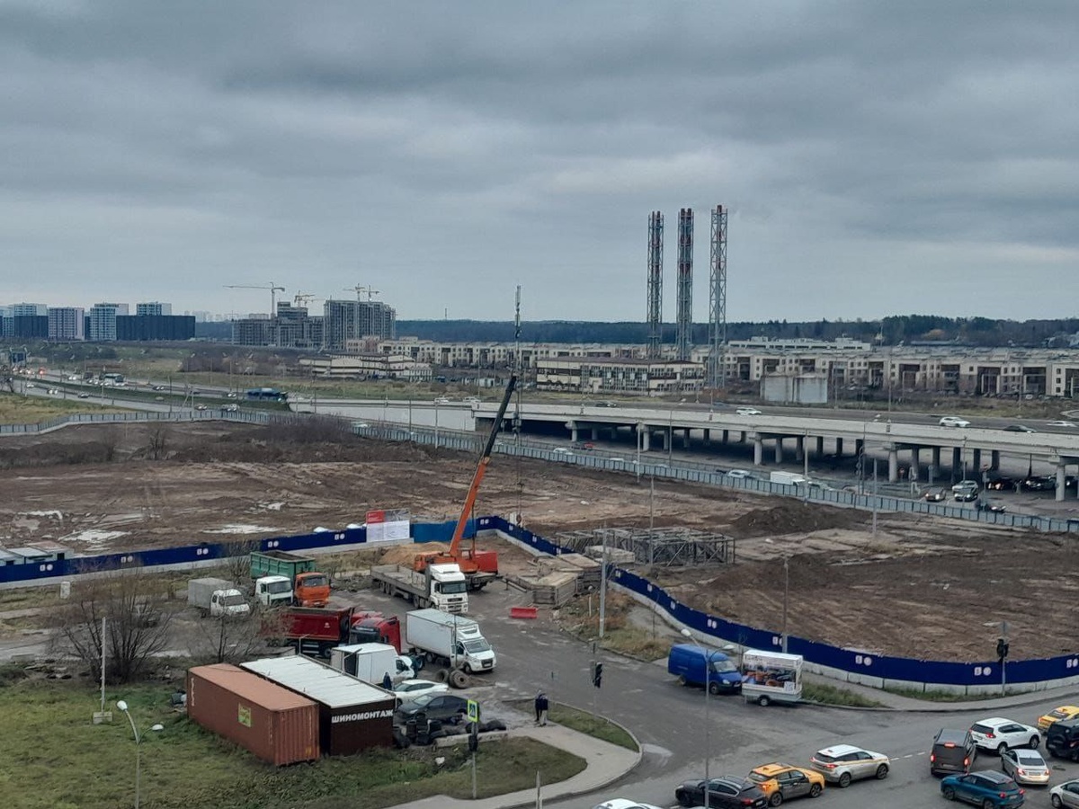 📷 1.1: Продолжается освоение территории стройплощадки. Оперативно выполнена вертикальная планировка в месте размещения котлована станции.