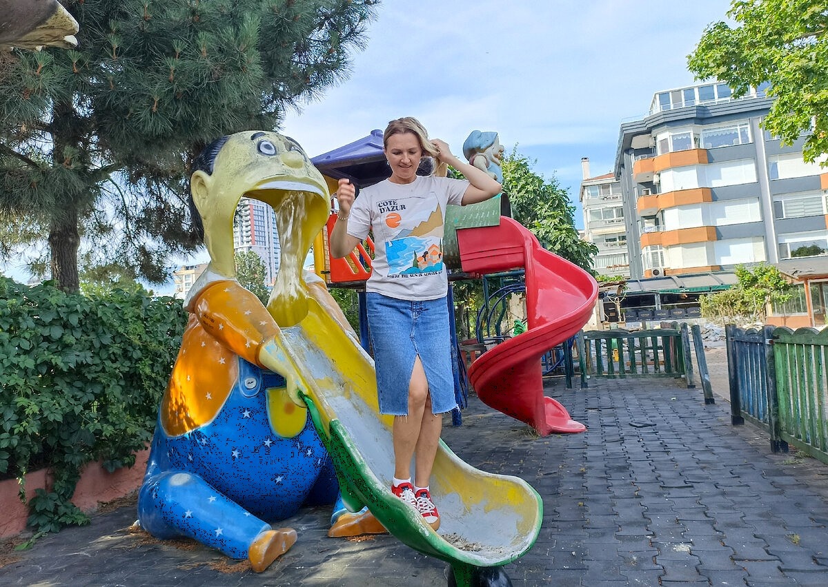 какие-то "дикие" детские площадки