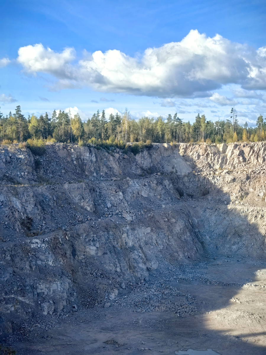 Действующий мраморный карьер.