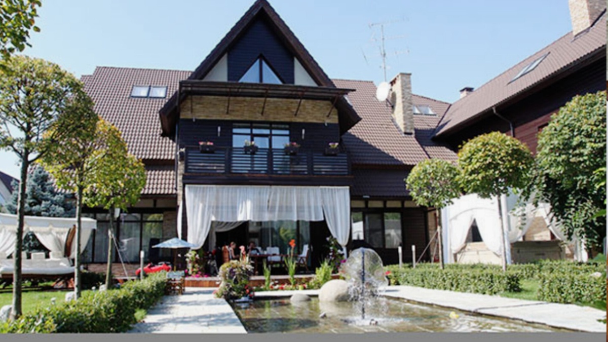 На фото: семейный особняк Дибровых