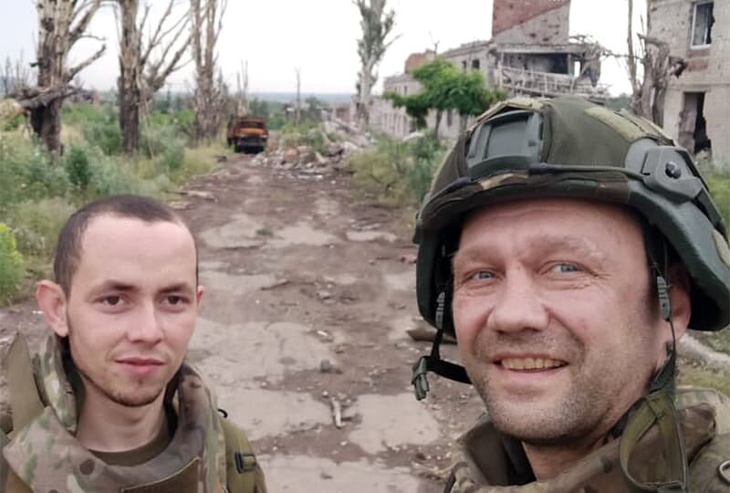    Николай-Лачик (слева)