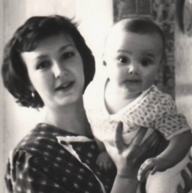 Ляйля Ильдаровна Гарифуллина с маленькой Аидой.