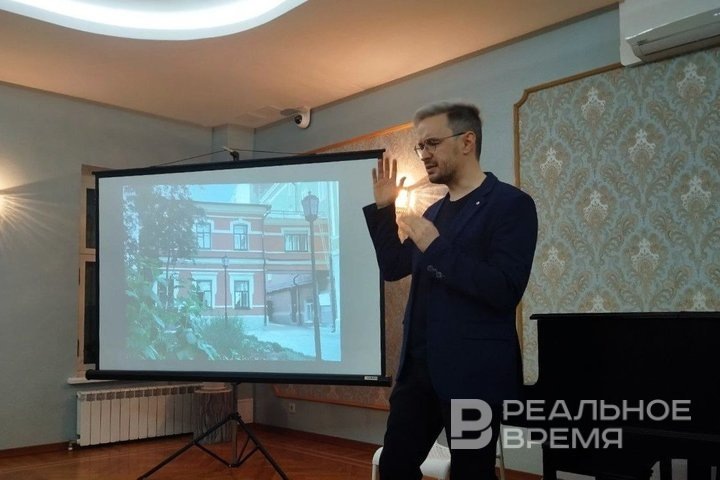    Айдар Ахмадиев открывает музей, но нашел время для пьесы. Радиф Кашапов / realnoevremya.ru