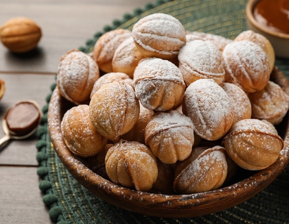 Три десерта из детства: "Картошка", медовик и орешки со сгущенкой — шефы поделились рецептами