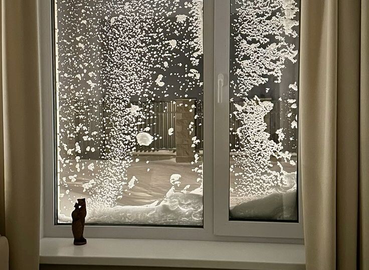 Почему новые окна промерзают уже через месяц? 😱 Разбираемся по-человечески! ✨