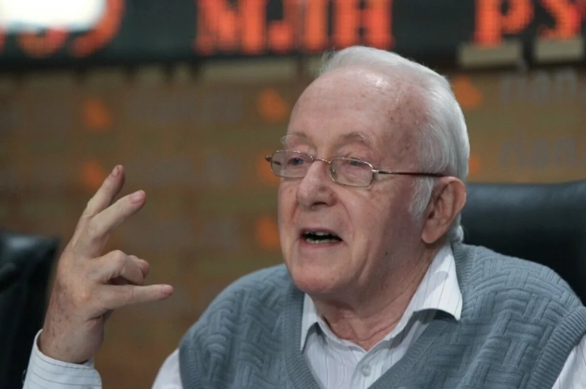    Рой Медведев рассказал о встрече в Лондоне, с которой начался развал СССР