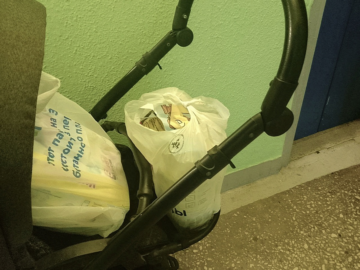 Всё совпало. И код, и коляска на этаже...