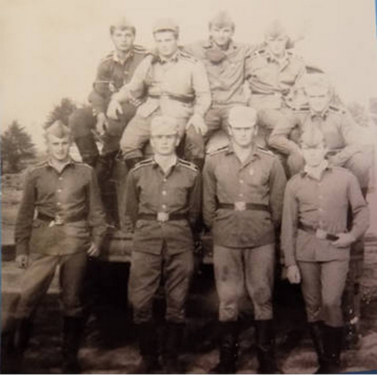 Архив автора Курсант В.А. Ковтун с сослуживцами во время участия в ликвидации последствий катастрофы.