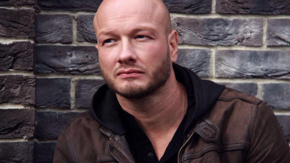 15 пар звёзд, которые стали родителями в 2025 году