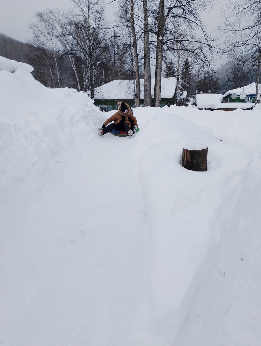Фото автора. Папа для детей всегда мастерит горку🤗💖
