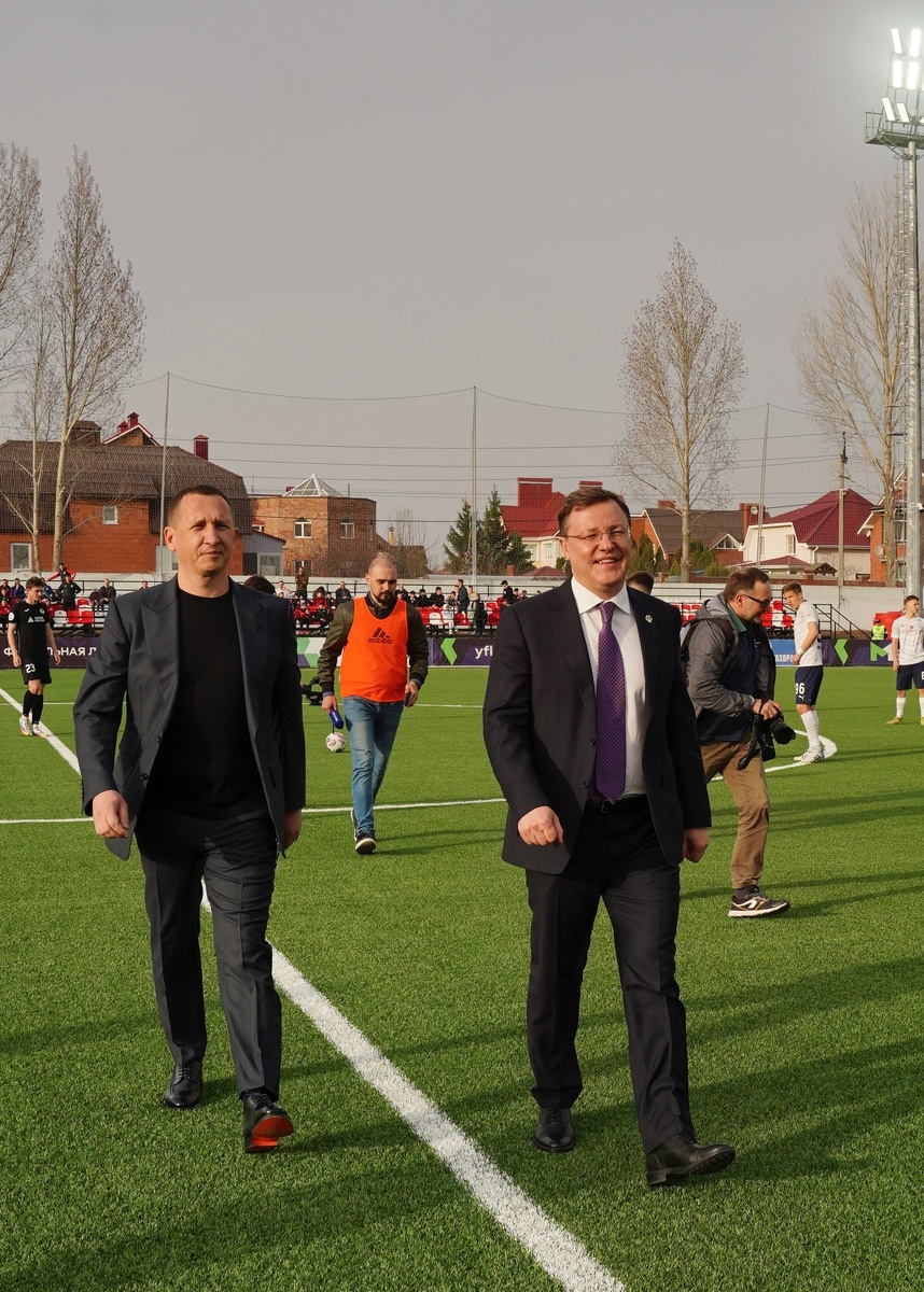 Фото: страница экс-губернатора Самарской области Дмитрия Азарова в соцсети "ВКонтакте". На снимке (слева): руководитель ГК "Акрон" Павел Морозов и бывший глава региона Дмитрий Азаров. 