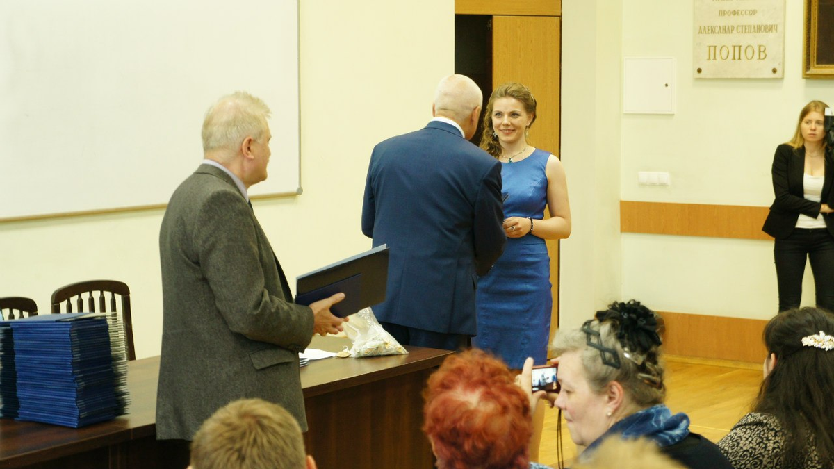 на вручении диплома Санкт-Петербургского государственного электротехнического университета «ЛЭТИ» имени В. И. Ульянова (Ленина) 