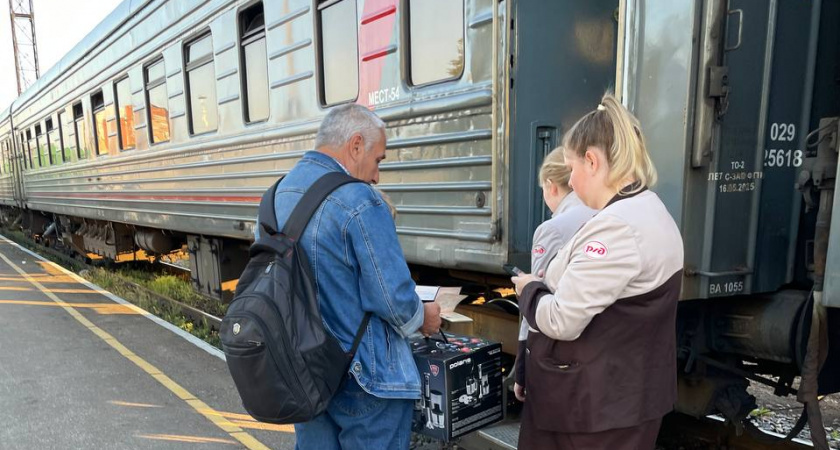    «Ты чё, не уступишь?!» — как меня хотели выгнать с полки в поезде: четыре баула, две фурии и я