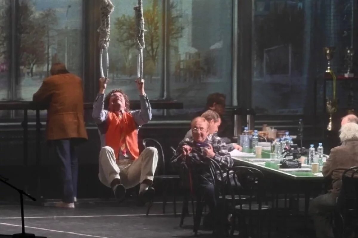    В Омск с легендарным спектаклем «12» приехал Никита Михалков