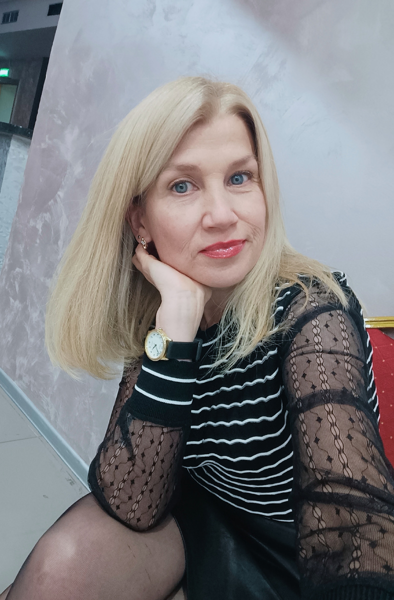 Светланочка в недоумении. Фото сделано месяц назад, в разгар положительных эмоций. 