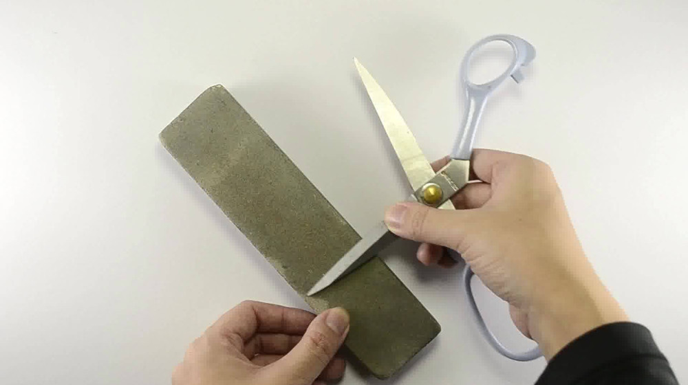    Как белорус стал мастером заточки ножниц для парикмахеров со всей страны