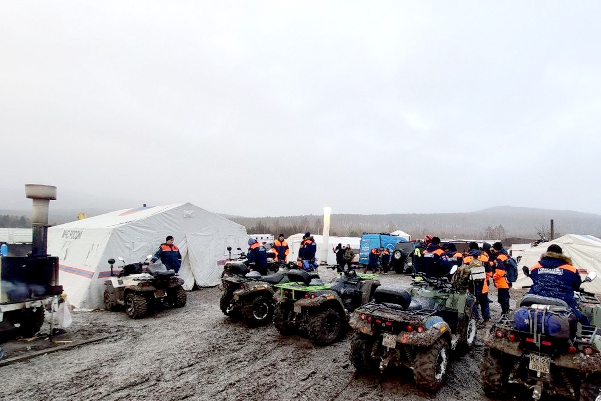    В поисках были задействованы квадроциклы, беспилотники, в небе постоянно кружил вертолет. /МЧС