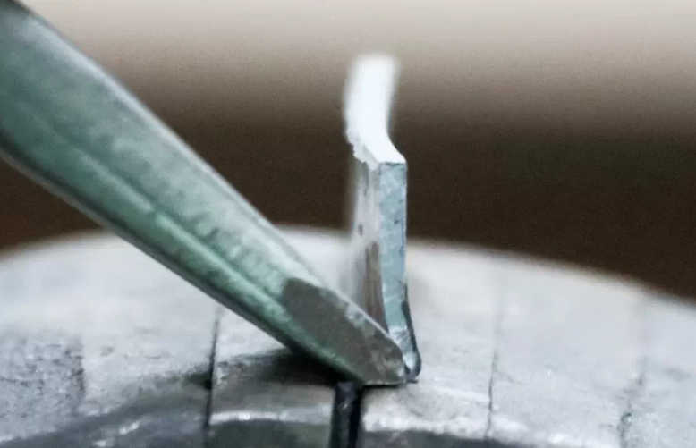 Рубка железа зубилом