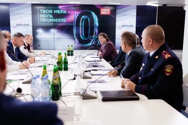    В мероприятии приняли участие представители власти, правоохранительных органов, эксперты в области безопасности дорожного двиения, спорта, образования и бизнес-сообщества. Фото: Пресс-служба акции "Твоя мера — 0 промилле"