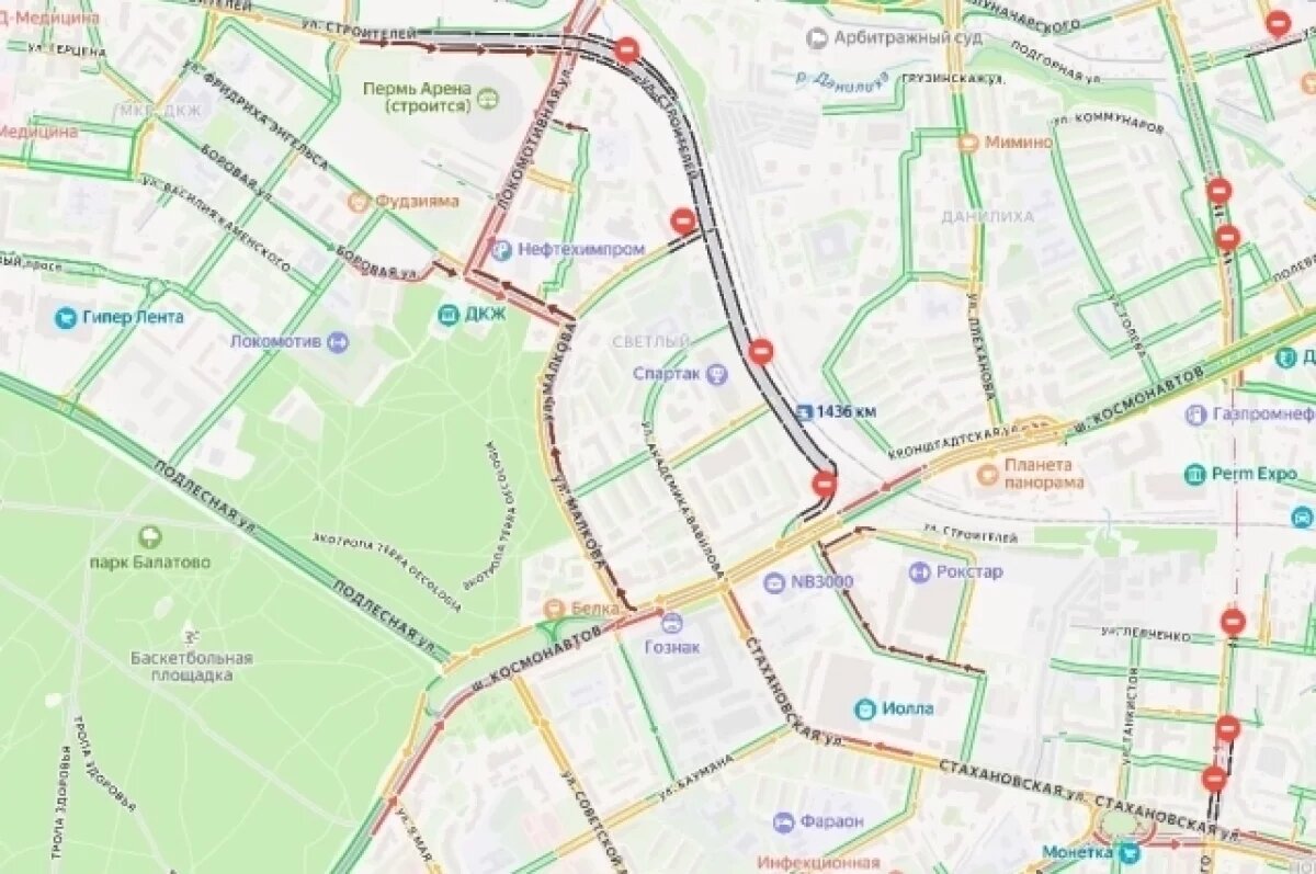    Жители Перми застряли в утренней пробке возле ДКЖ