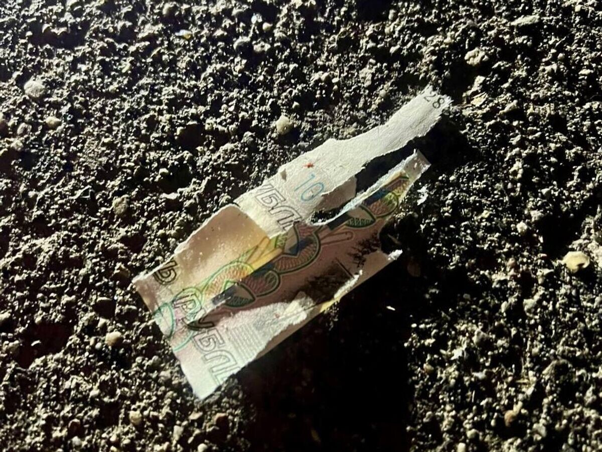    Остатки купюры, которой было замаскировано взрывное устройство © Фото : СК Подмосковья/Telegram