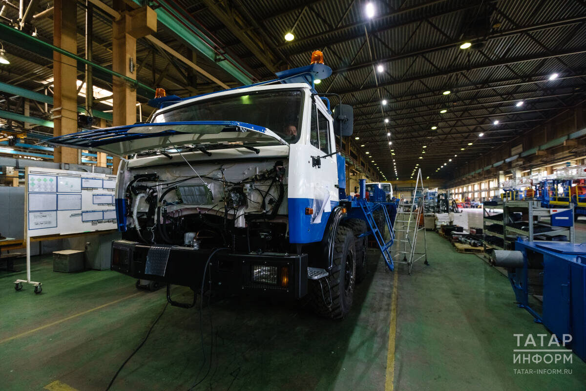 Автопром в сентябре вообще просел на 43%, а за три квартала – почти на 7% (выпуск грузовиков за тот же период упал на 28,5%, до 30,8 тыс. штук)Фото: © Салават Камалетдинов / «Татар-информ»