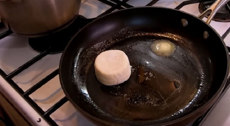 Нежные сырники из творога: как приготовить идеальный завтрак без лишней муки