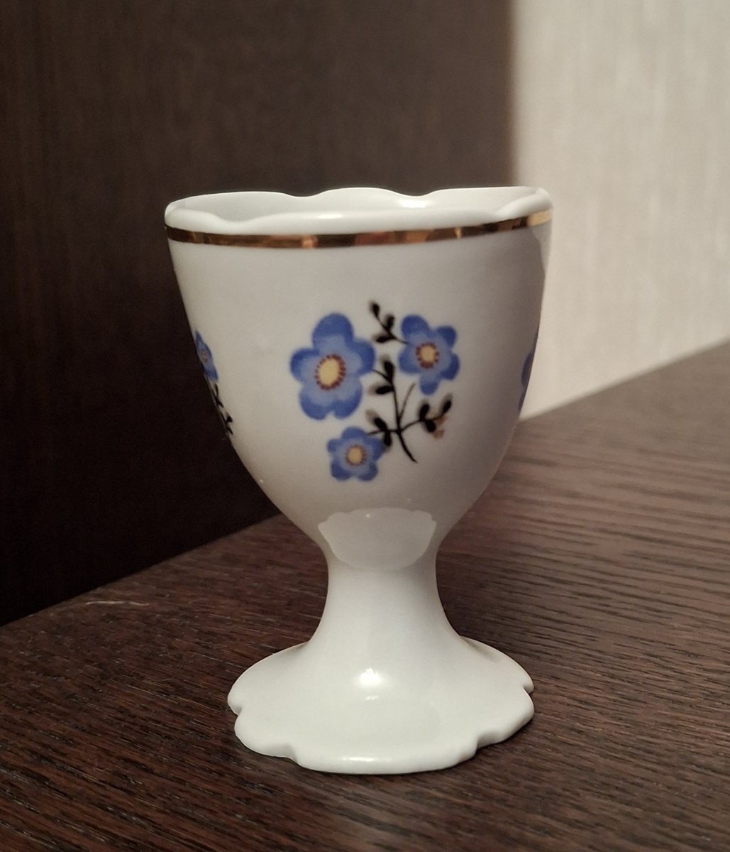 Она такая миниатюрная, всего 6 см  в высоту.