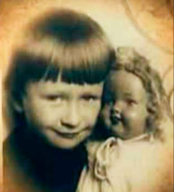 Лиза Никищихина в детстве