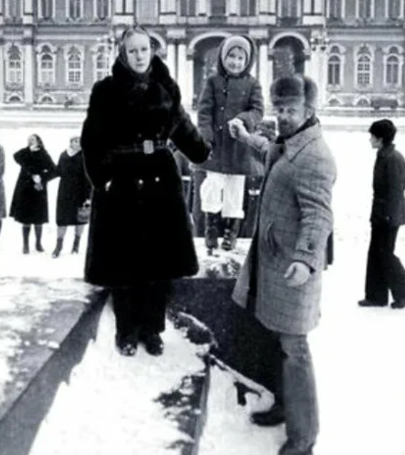 Елизавета Никищихина с мужем и дочерью