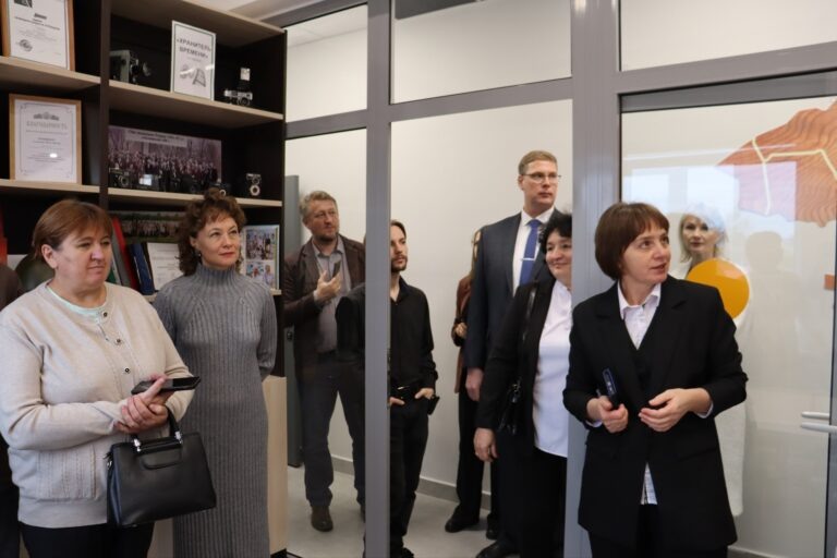    В Первомайском районе открыли модельную библиотеку нового поколения Антон Пичурин