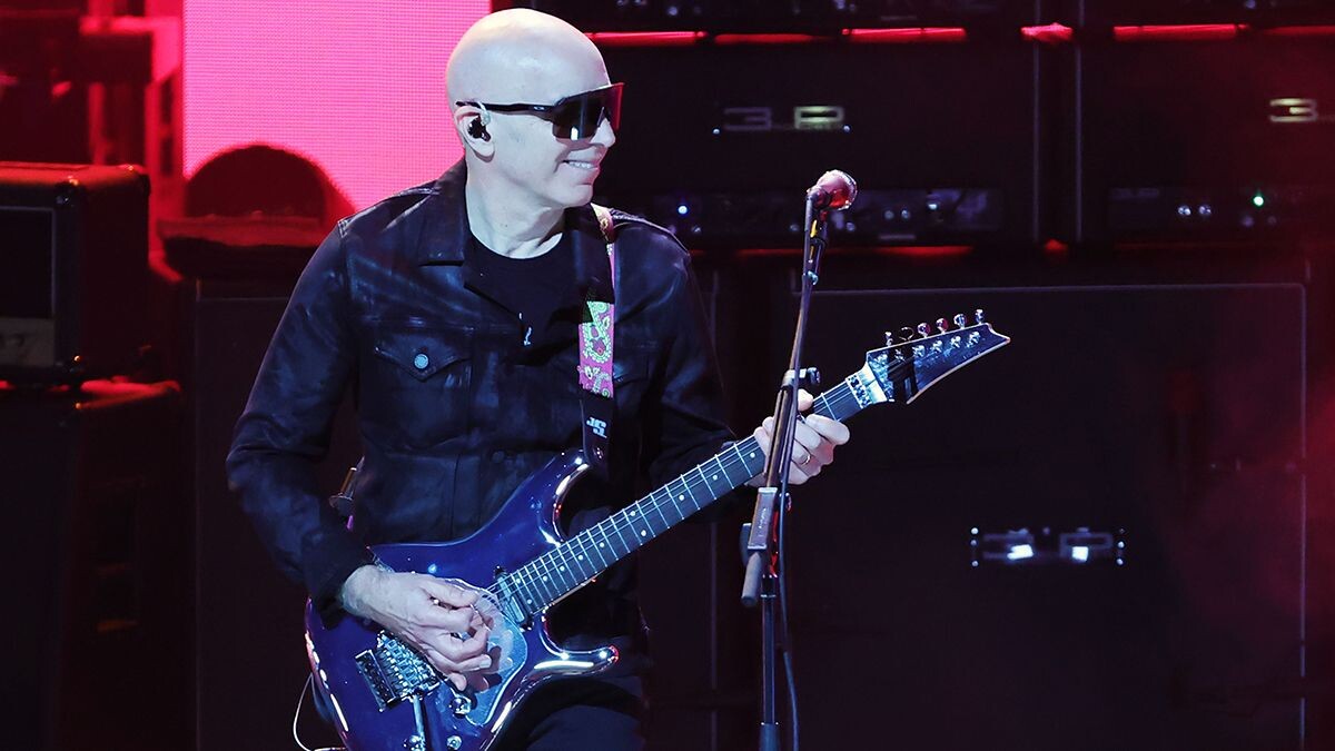 Джо Сатриани на концерте. Источник - Яндекс Картинки