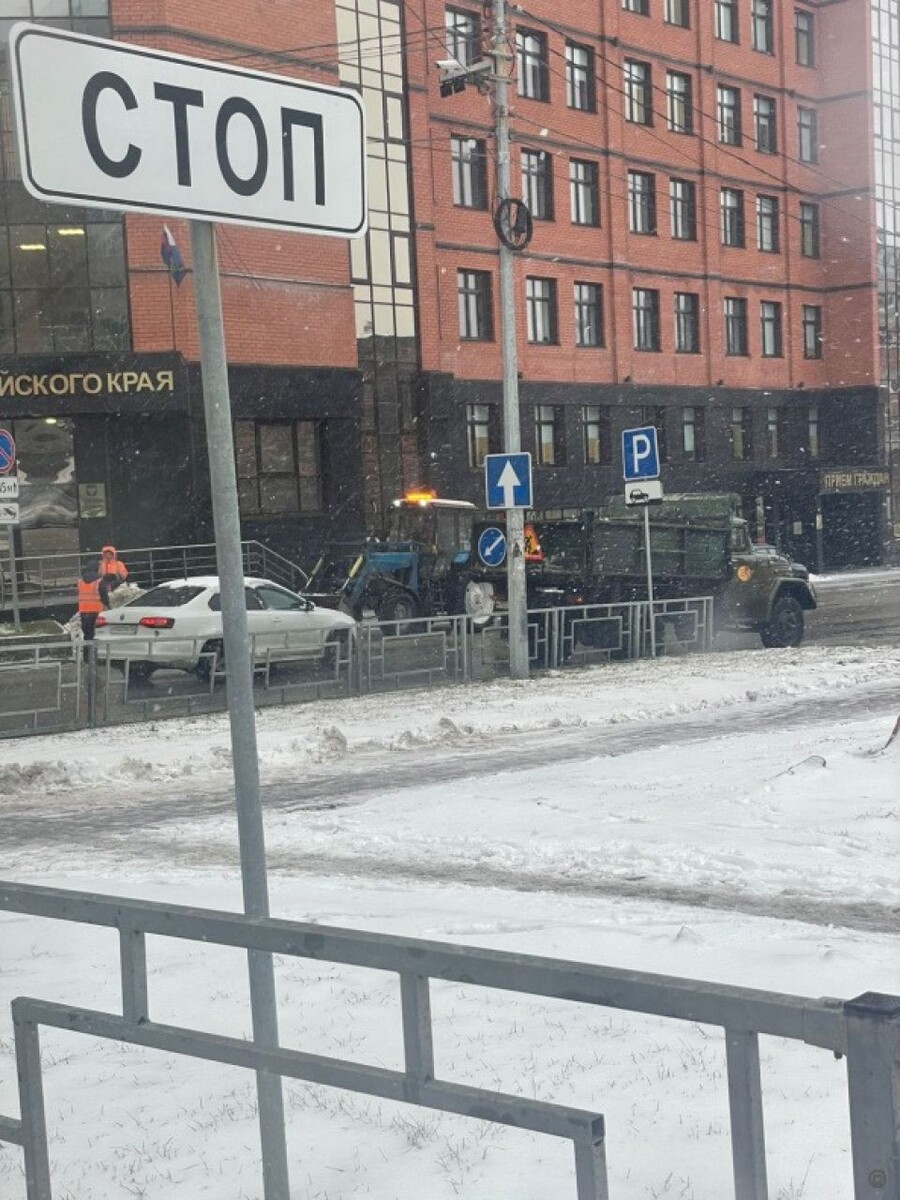    Очистка улиц Барнаула от снега. Источник: barnaul.org