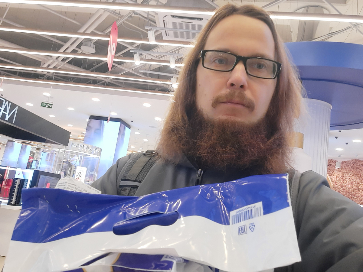 Пришёл в Лэтуаль забрать заказы