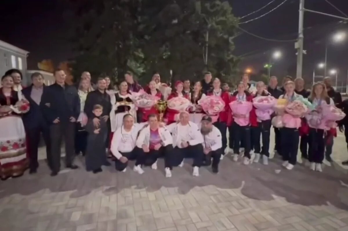    В Краснодаре встретили спортсменок, взявших золото на кубке Европы по боксу