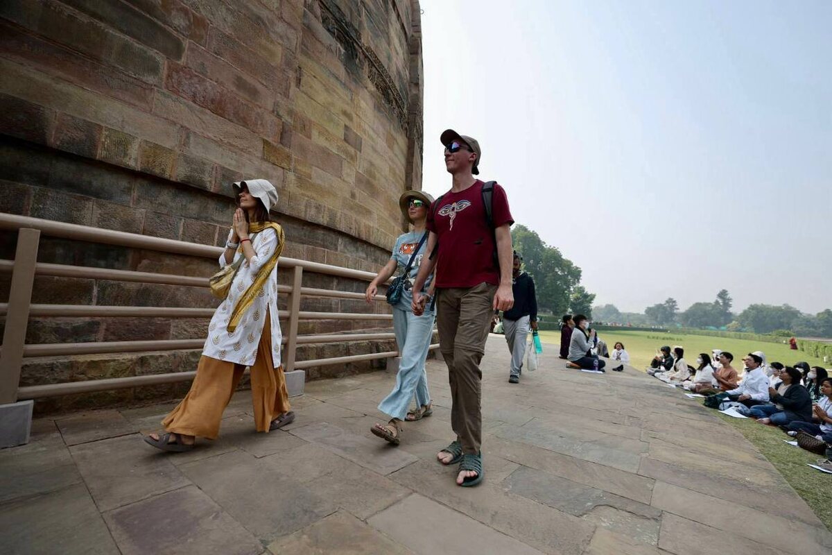 Обход вокруг Ступы Дхамек