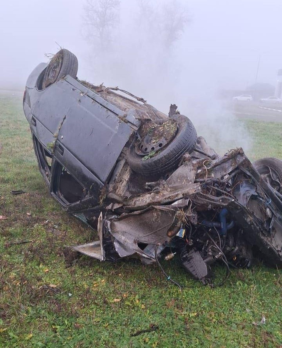    Автомобиль, гнавший на скорости 200 км/ч, перевернулся Фото: соцсети