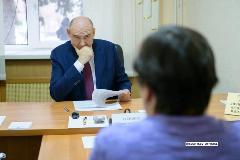    Евгений Солнцев провёл приём граждан по личным вопросам Оренбуржье