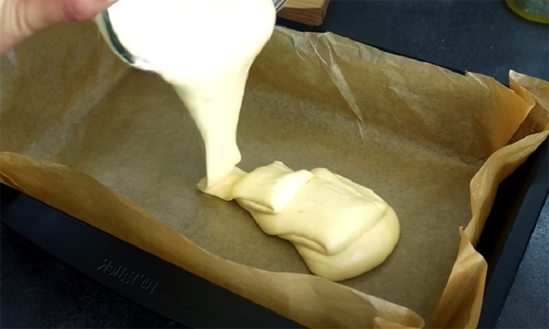 Быстрый медовик за 15 минут: простой десерт с насыщенным мёдом и лёгким кремом